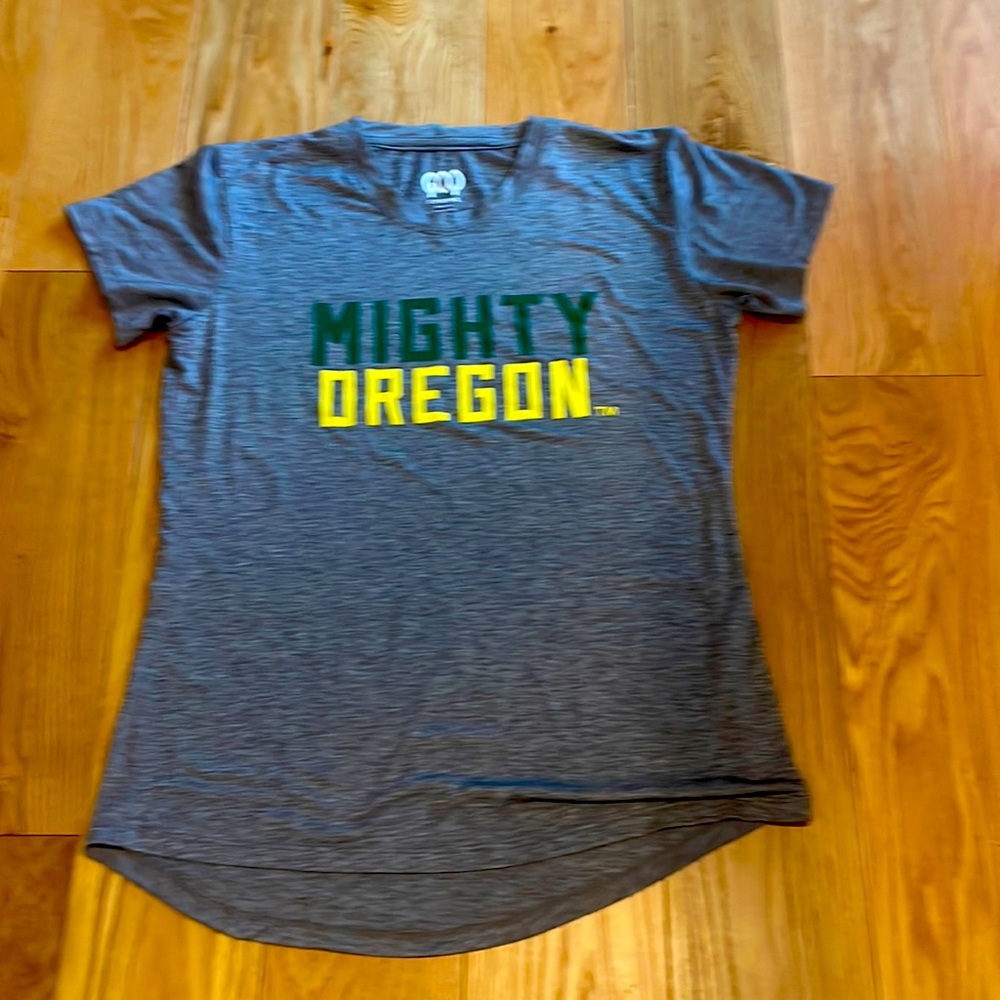Women’s performance material tshirt